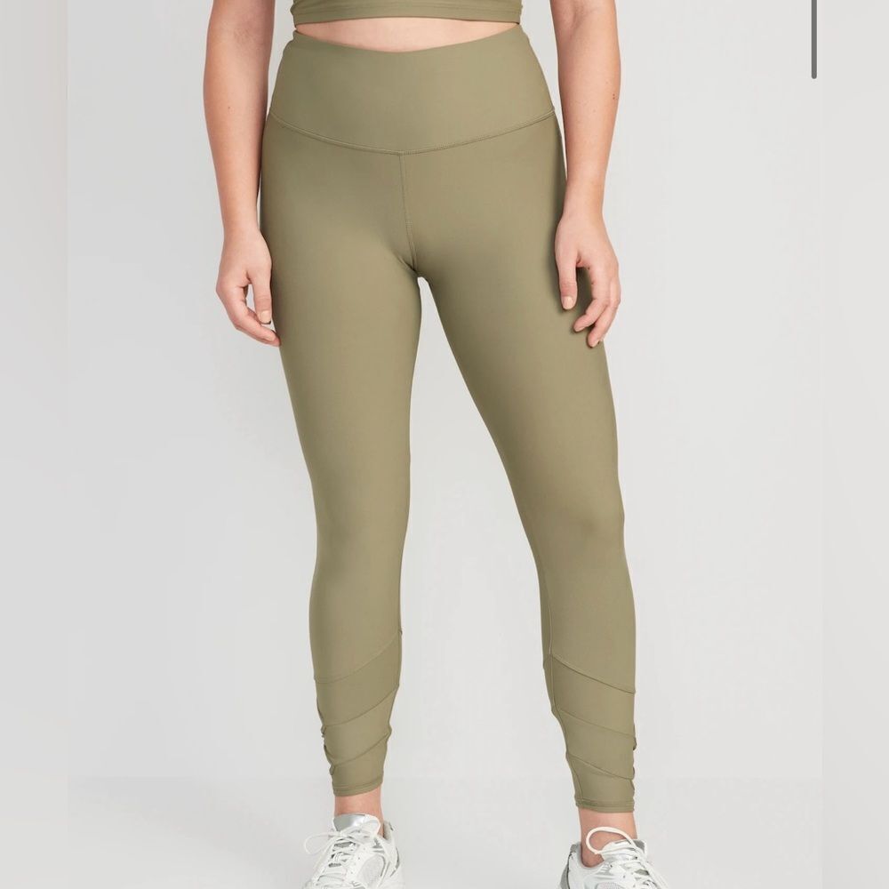 Old Navy High-Waisted PowerSoft 7/8 Cutout
Leggings Fir Green XXXL NWT IN‎ PKG